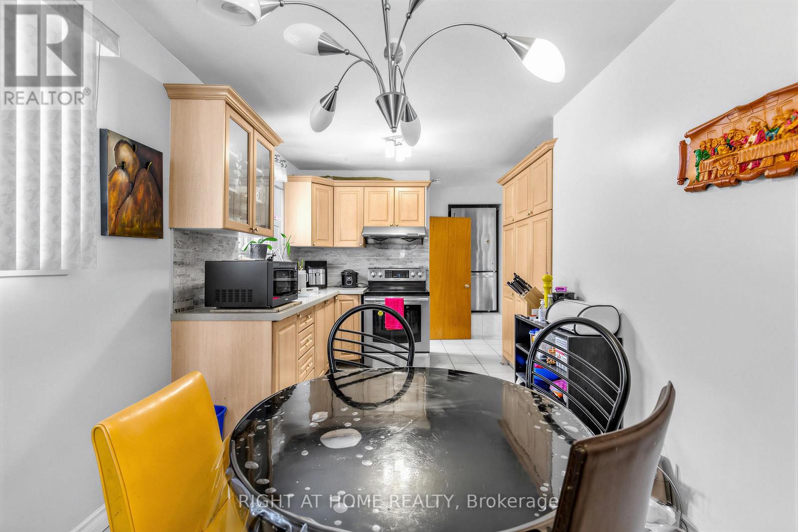 5 Thwaite Avenue, Toronto, Ontario  M3L 2C8 - Photo 10 - W13075196