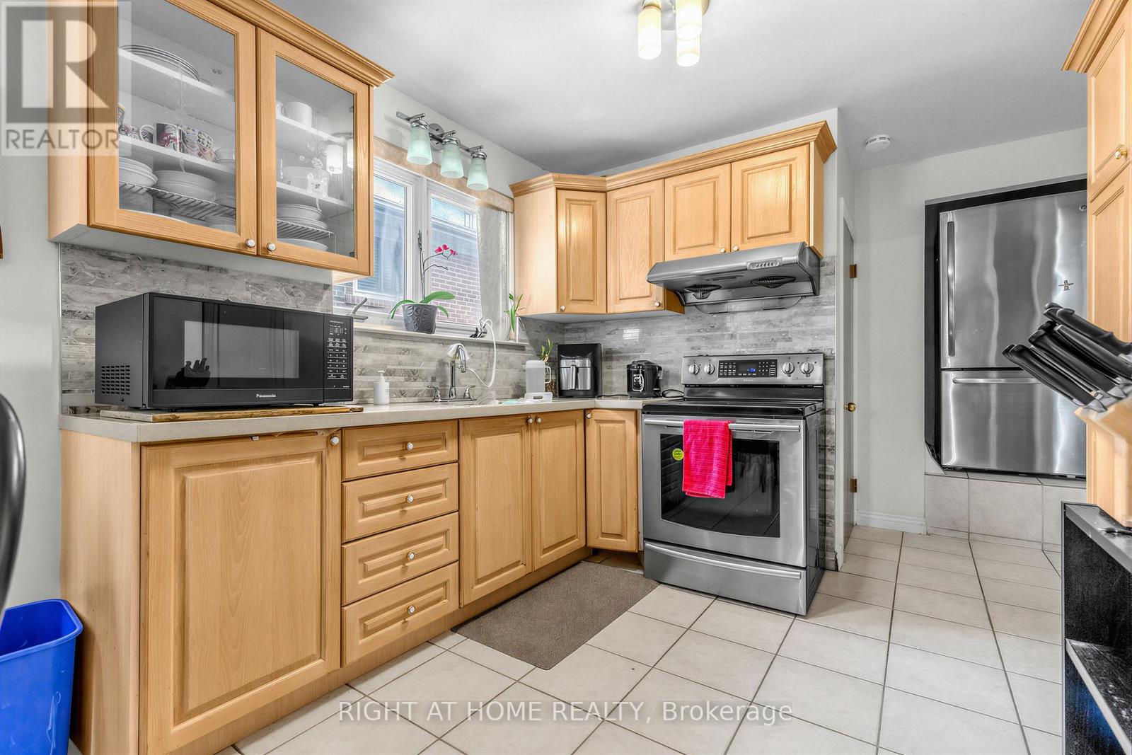 5 Thwaite Avenue, Toronto, Ontario  M3L 2C8 - Photo 12 - W13075196