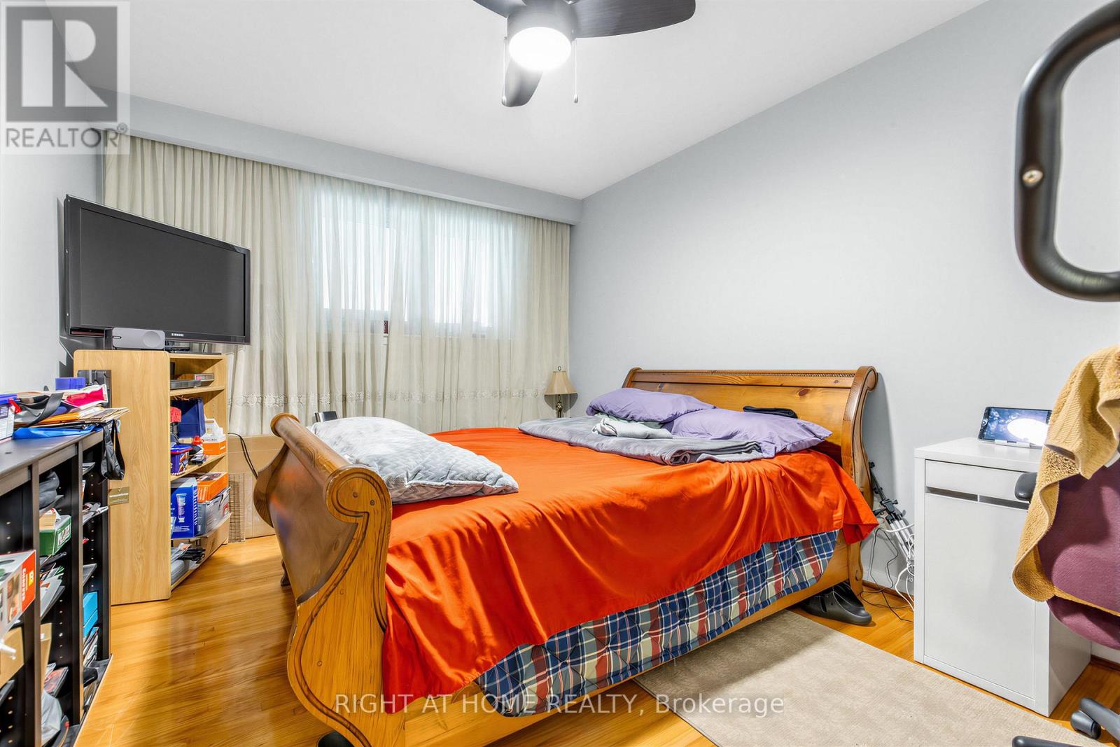 5 Thwaite Avenue, Toronto, Ontario  M3L 2C8 - Photo 17 - W13075196