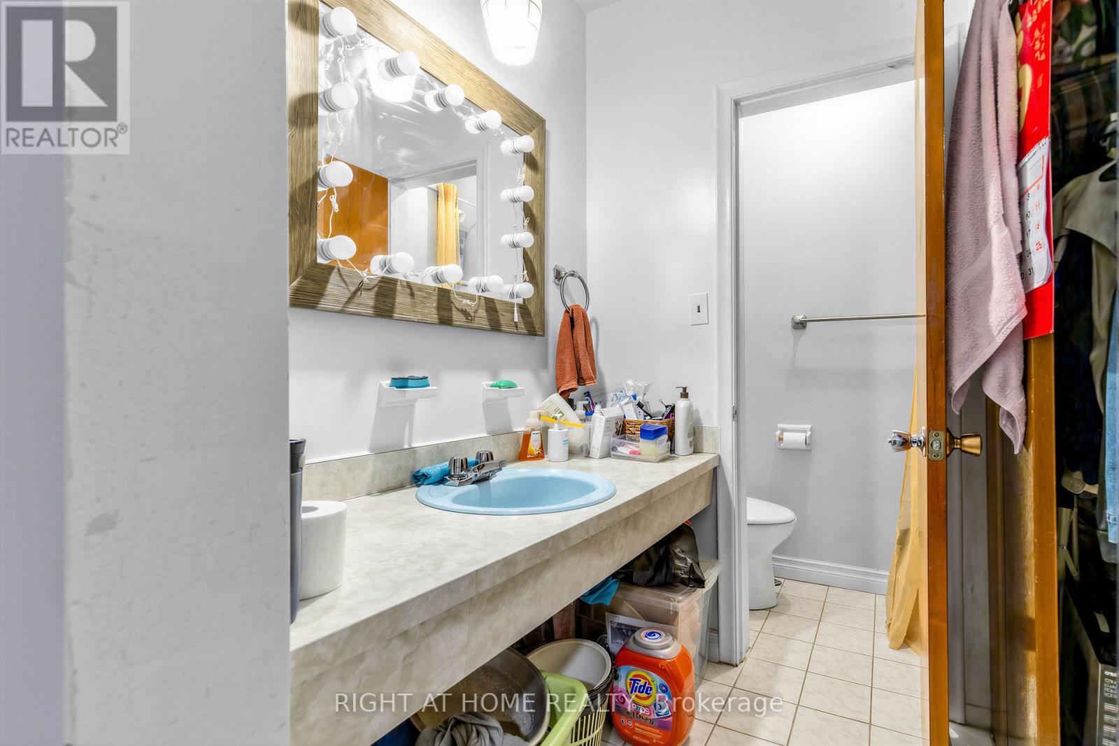 5 Thwaite Avenue, Toronto, Ontario  M3L 2C8 - Photo 18 - W13075196