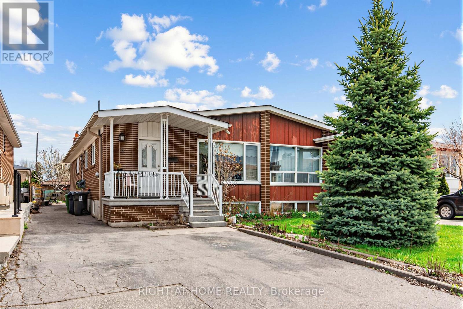 5 Thwaite Avenue, Toronto, Ontario  M3L 2C8 - Photo 2 - W13075196