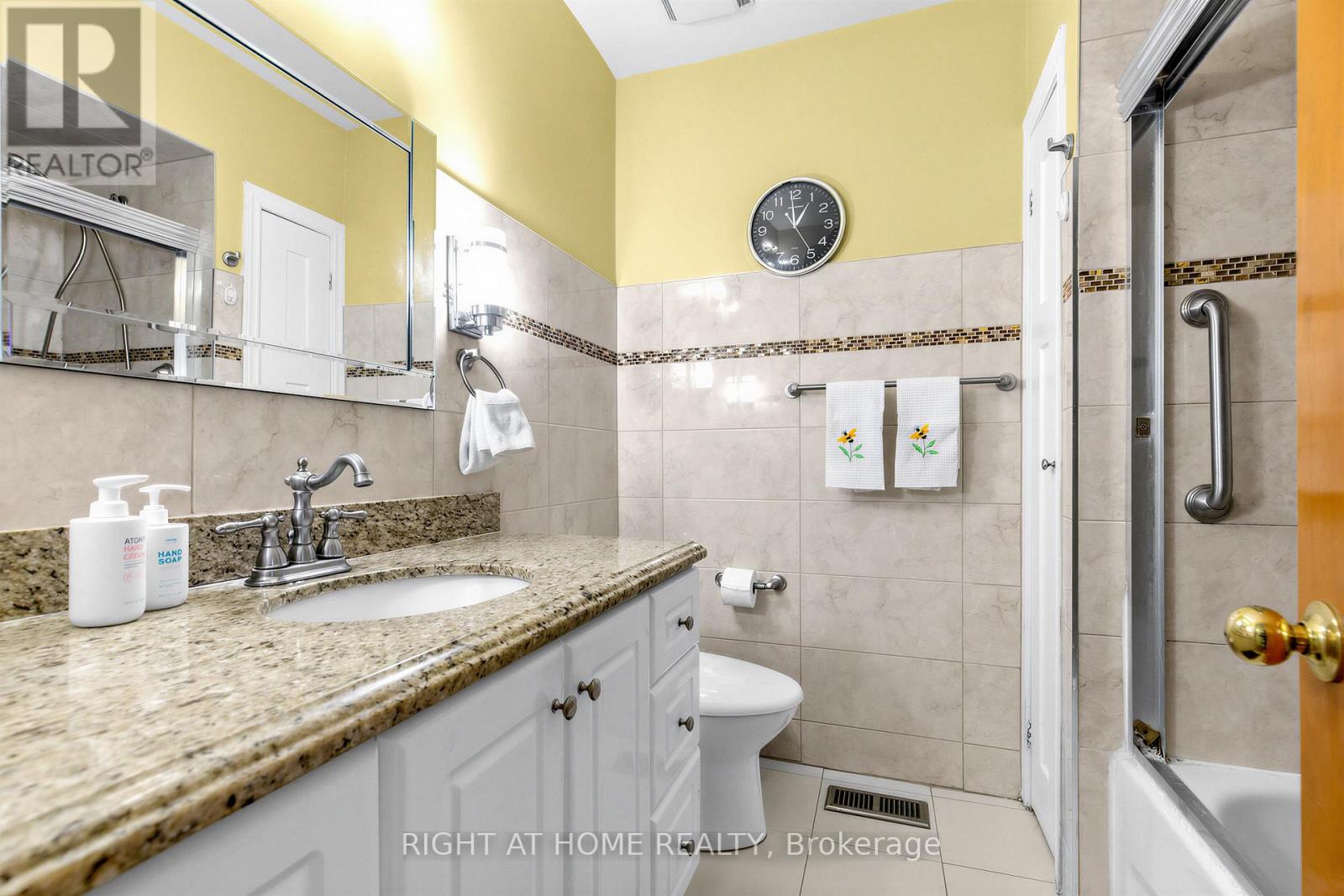 5 Thwaite Avenue, Toronto, Ontario  M3L 2C8 - Photo 20 - W13075196