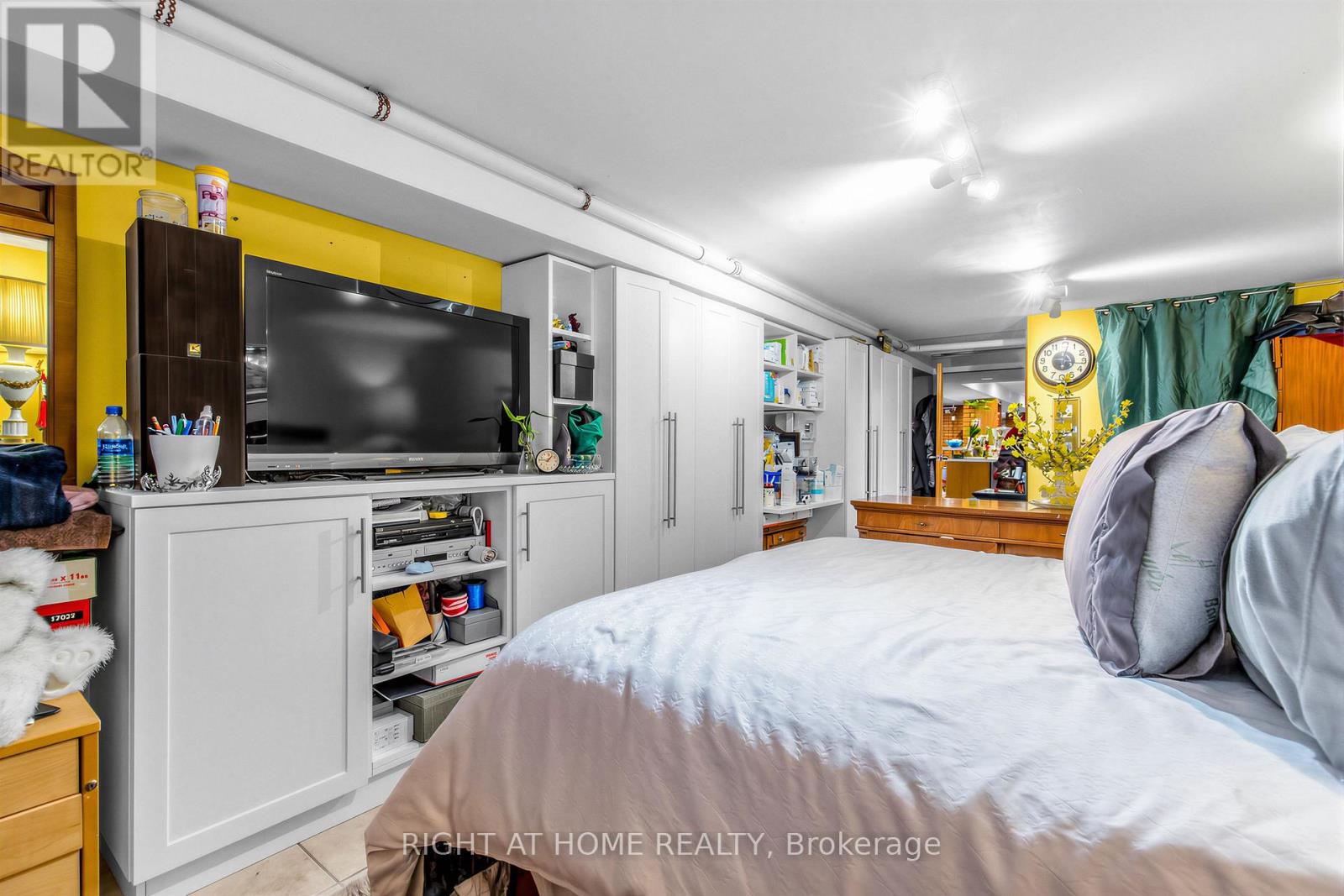 5 Thwaite Avenue, Toronto, Ontario  M3L 2C8 - Photo 27 - W13075196