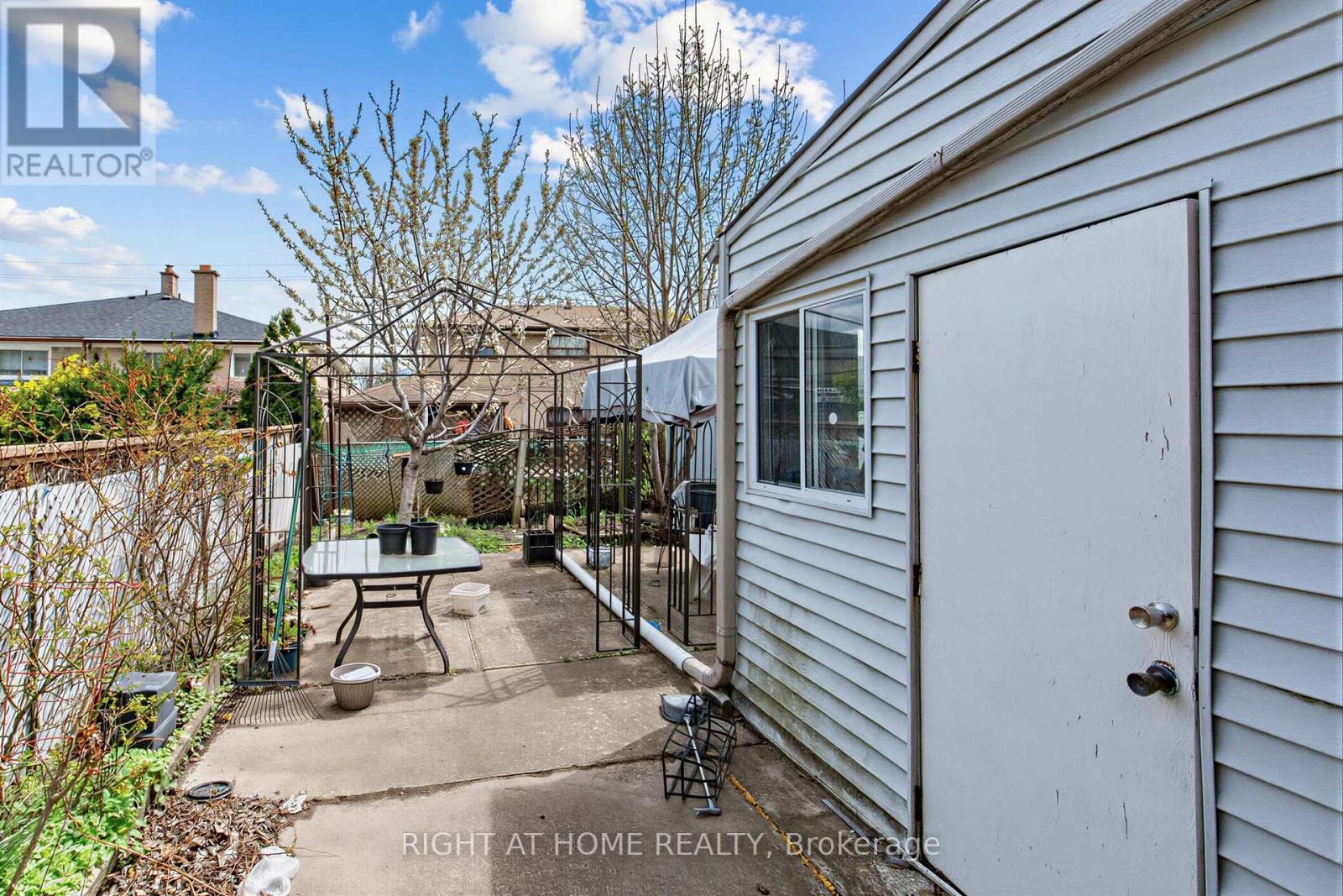 5 Thwaite Avenue, Toronto, Ontario  M3L 2C8 - Photo 32 - W13075196