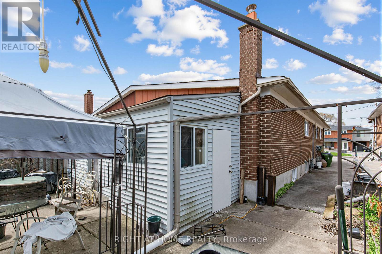 5 Thwaite Avenue, Toronto, Ontario  M3L 2C8 - Photo 34 - W13075196