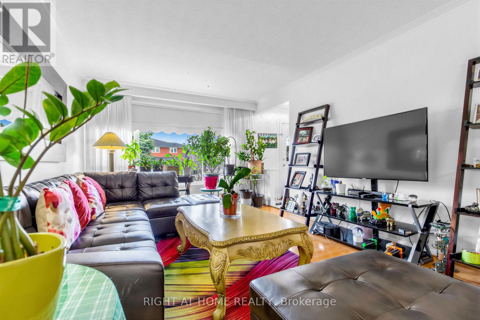 5 Thwaite Avenue, Toronto, Ontario  M3L 2C8 - Photo 7 - W13075196
