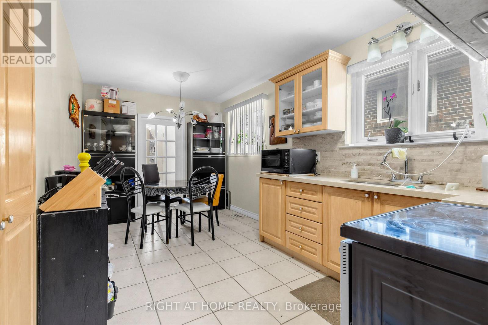 5 Thwaite Avenue, Toronto, Ontario  M3L 2C8 - Photo 8 - W13075196