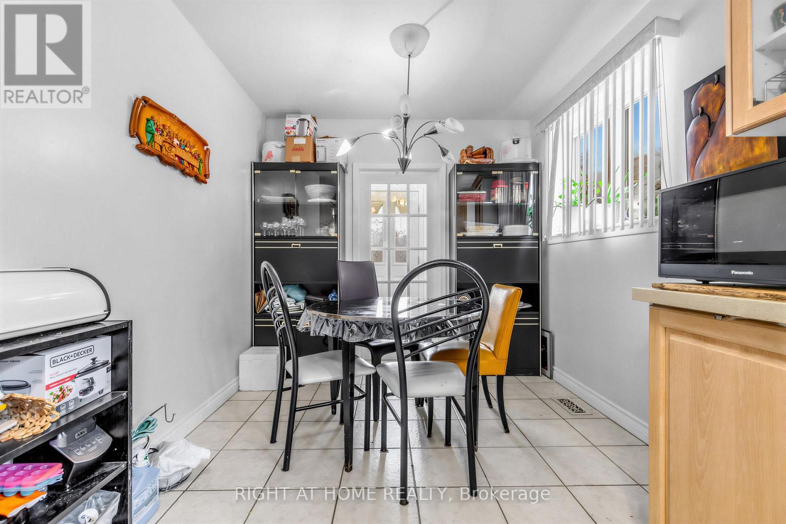 5 Thwaite Avenue, Toronto, Ontario  M3L 2C8 - Photo 9 - W13075196