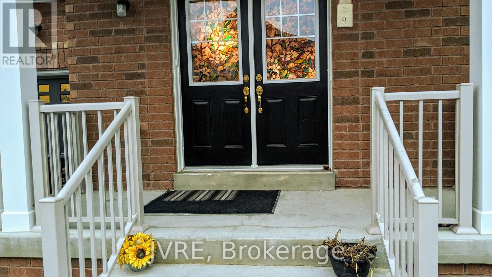 31 Cookview Drive, Brampton, Ontario  L6R 3T7 - Photo 2 - W13075204