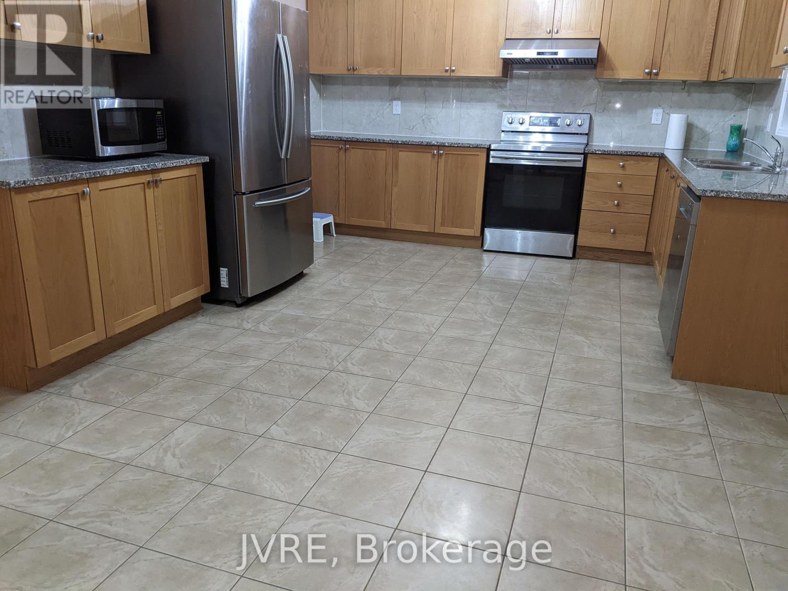 31 Cookview Drive, Brampton, Ontario  L6R 3T7 - Photo 5 - W13075204