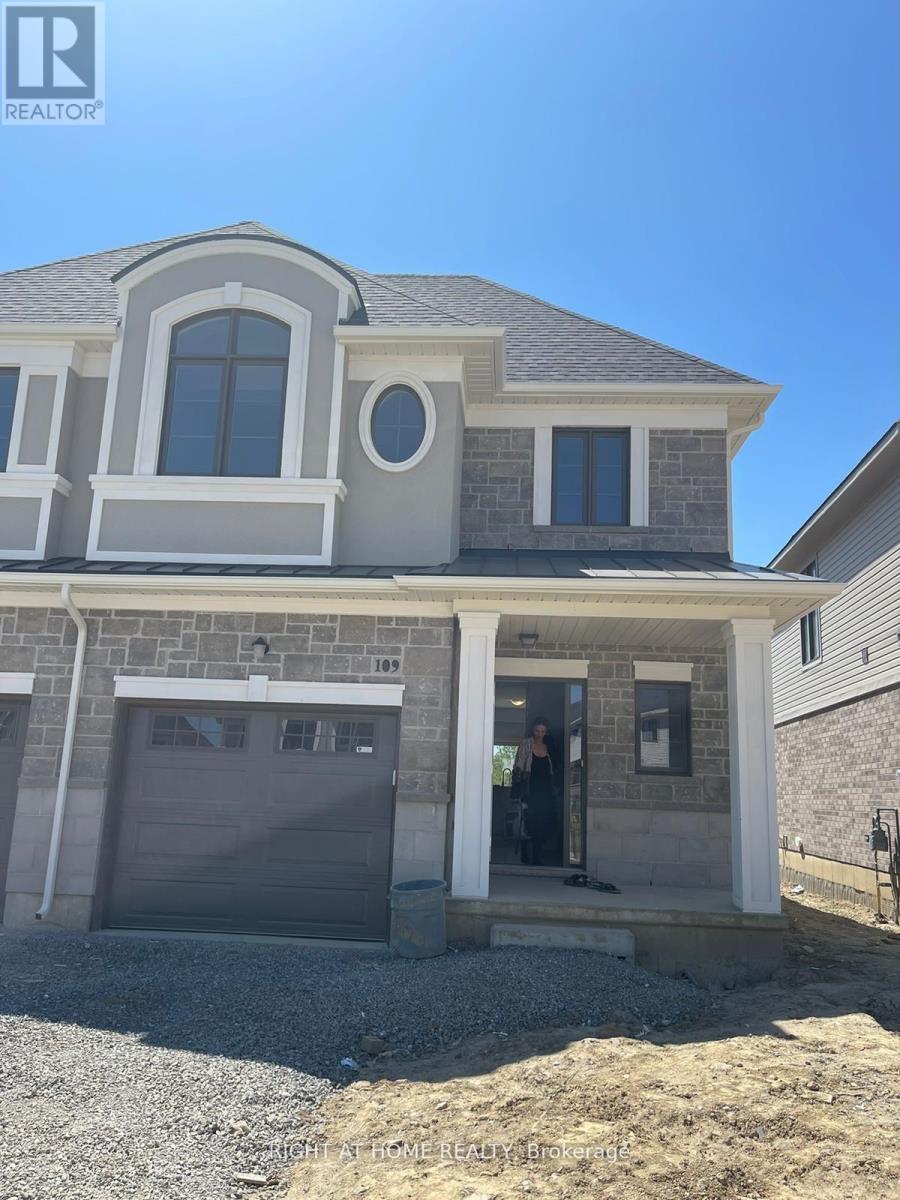 109 AQUASANTA CRESCENT, Hamilton, Ontario
