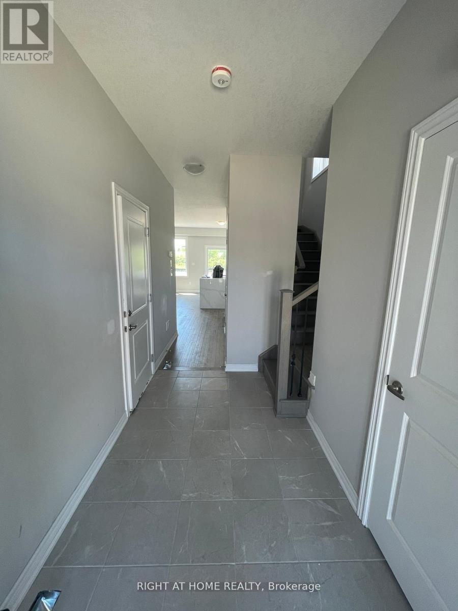 109 Aquasanta Crescent, Hamilton, Ontario  L9B 0J8 - Photo 2 - X13075182