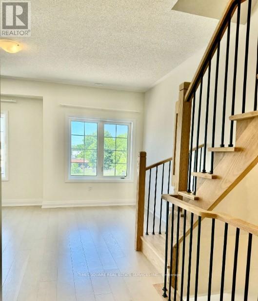 83 Clippers Crescent, Whitchurch-Stouffville, Ontario  L4A 4X7 - Photo 7 - N13075212