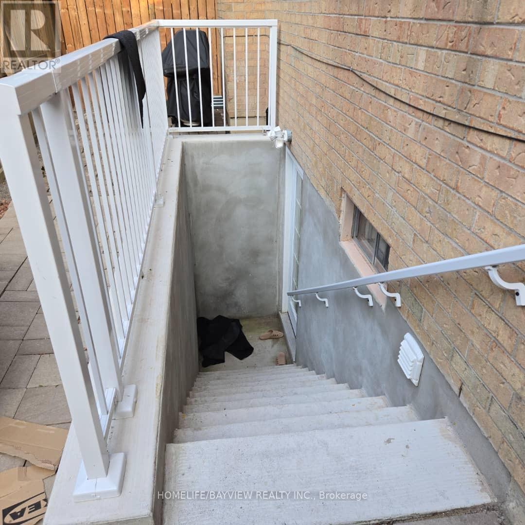 64 Brookshire Circle, Markham, Ontario  L3T 7B3 - Photo 2 - N13075230