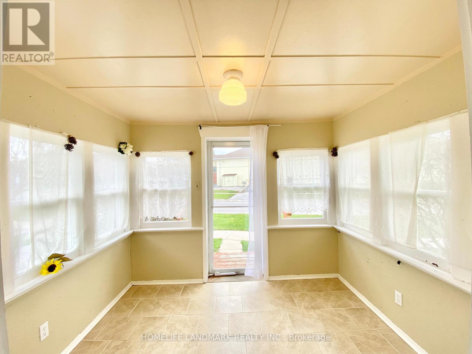 140 Vale Avenue, Newmarket, Ontario  L3Y 3N4 - Photo 4 - N13075234