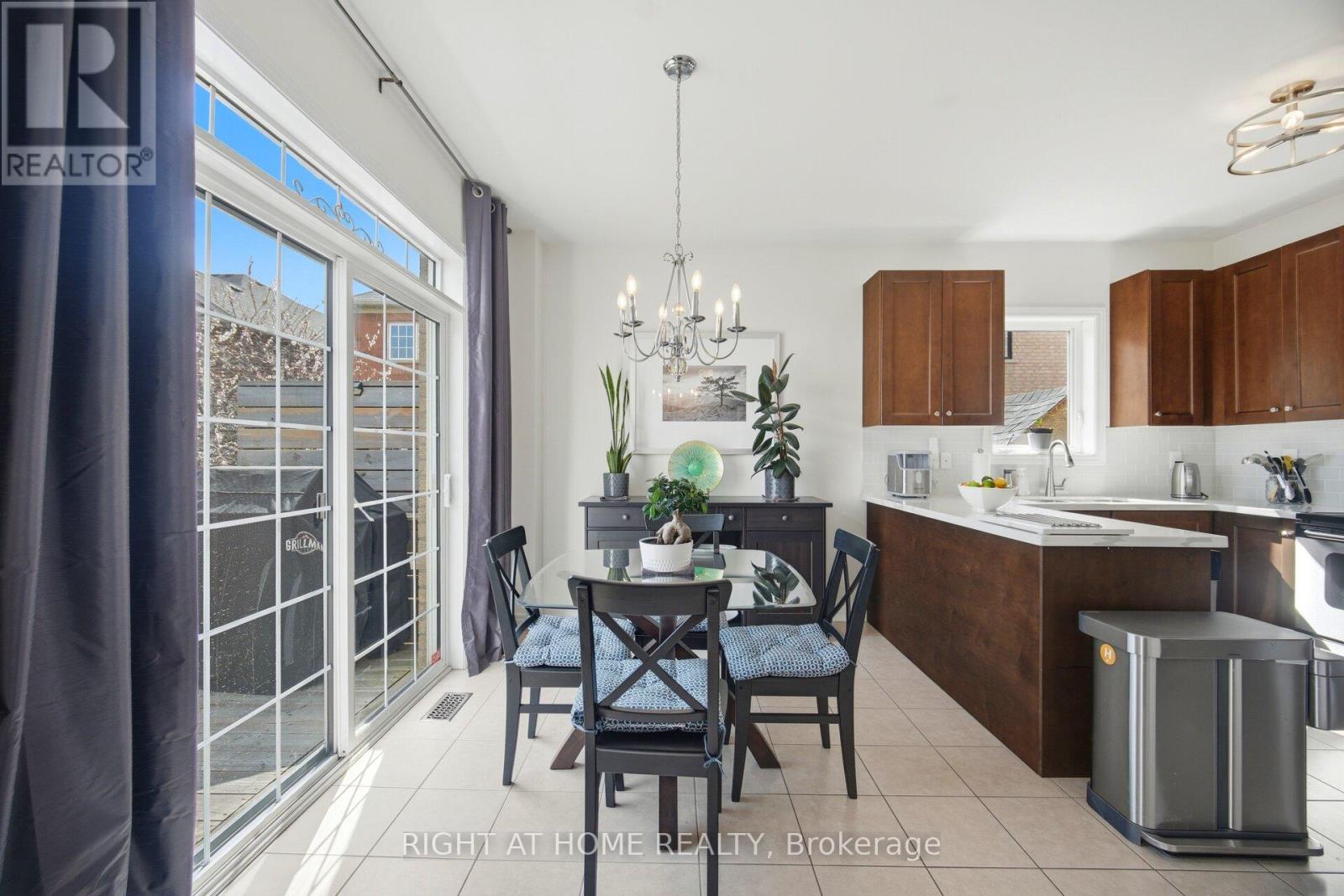 333 Sunny Meadow Boulevard, Brampton, Ontario  L6R 0E9 - Photo 10 - W13075216