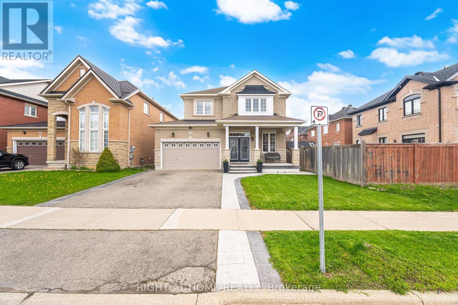 333 Sunny Meadow Boulevard, Brampton, Ontario  L6R 0E9 - Photo 2 - W13075216