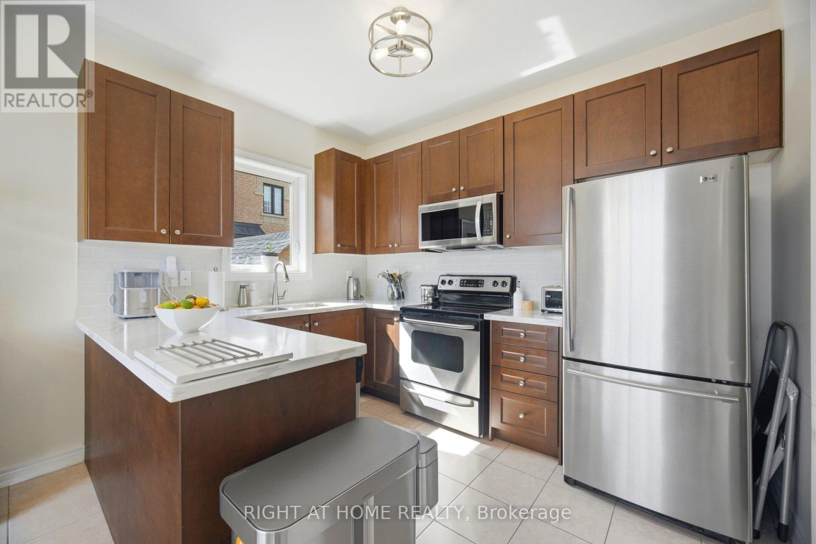 333 Sunny Meadow Boulevard, Brampton, Ontario  L6R 0E9 - Photo 6 - W13075216