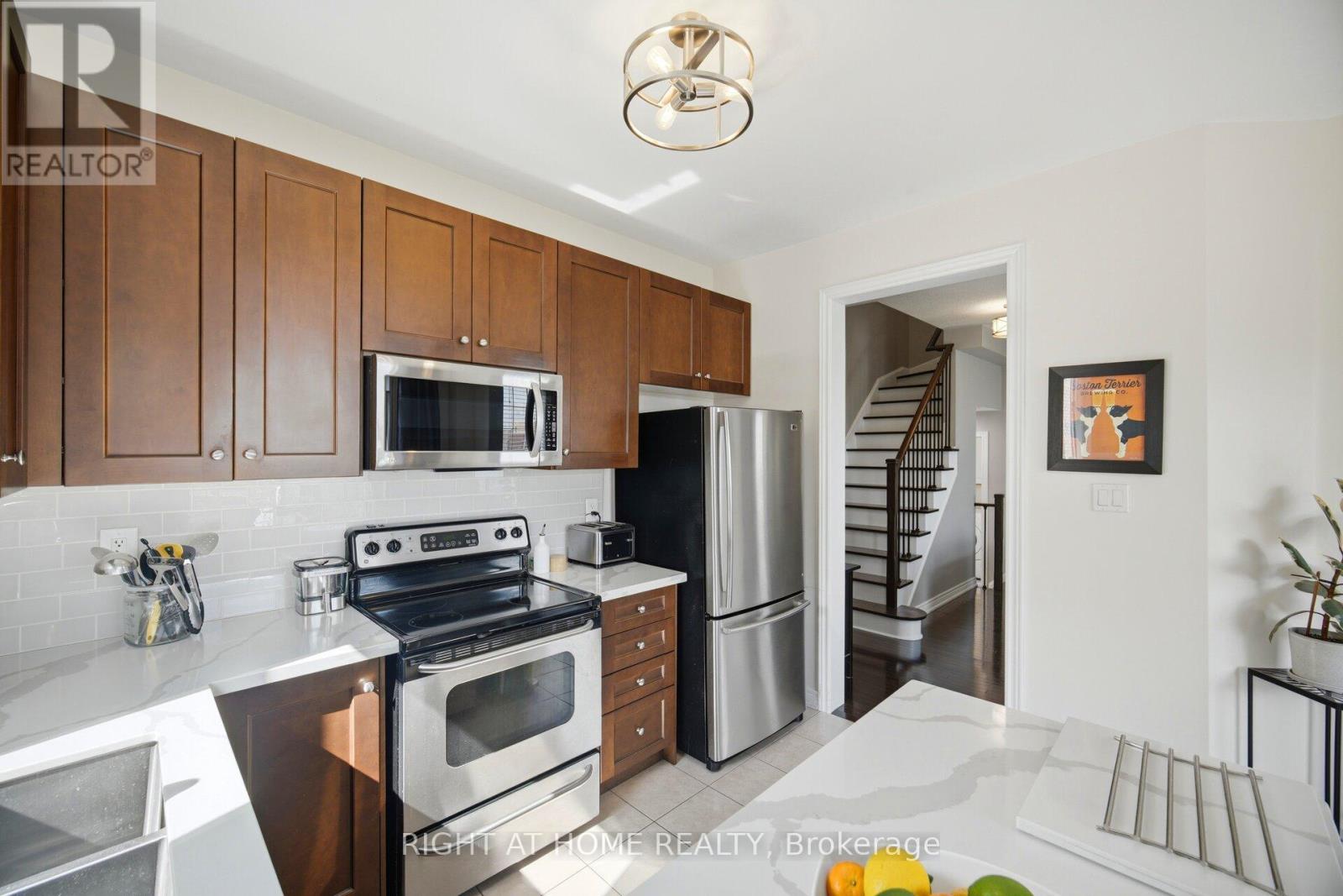 333 Sunny Meadow Boulevard, Brampton, Ontario  L6R 0E9 - Photo 8 - W13075216