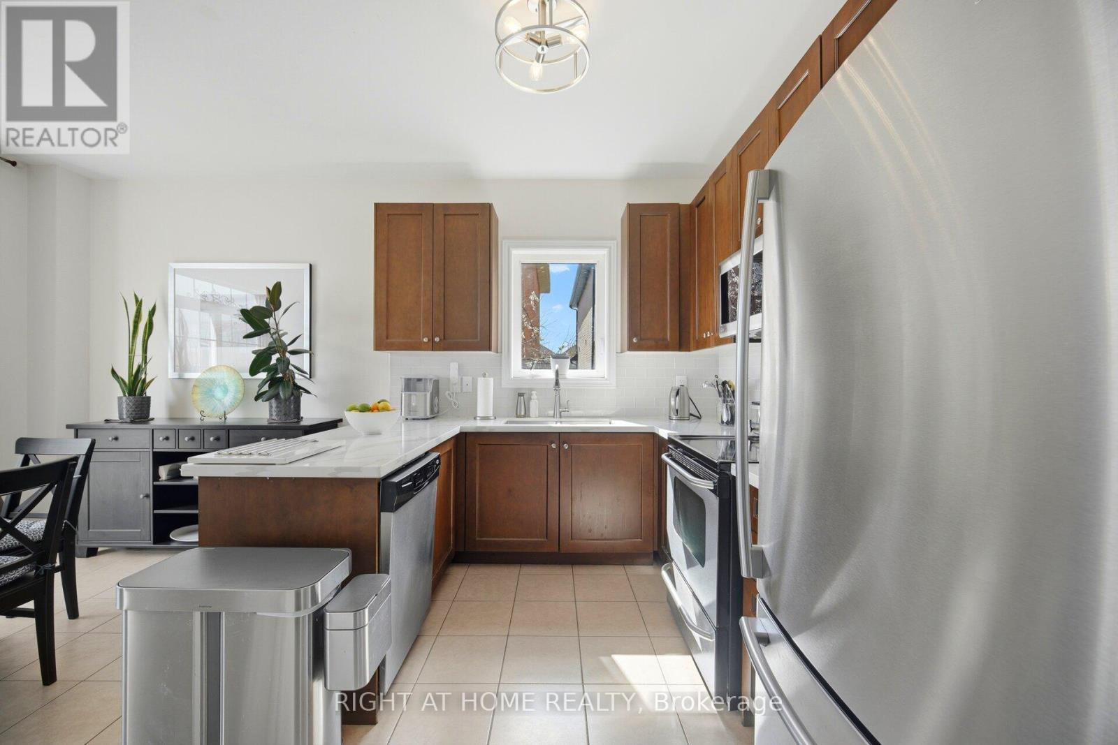 333 Sunny Meadow Boulevard, Brampton, Ontario  L6R 0E9 - Photo 9 - W13075216