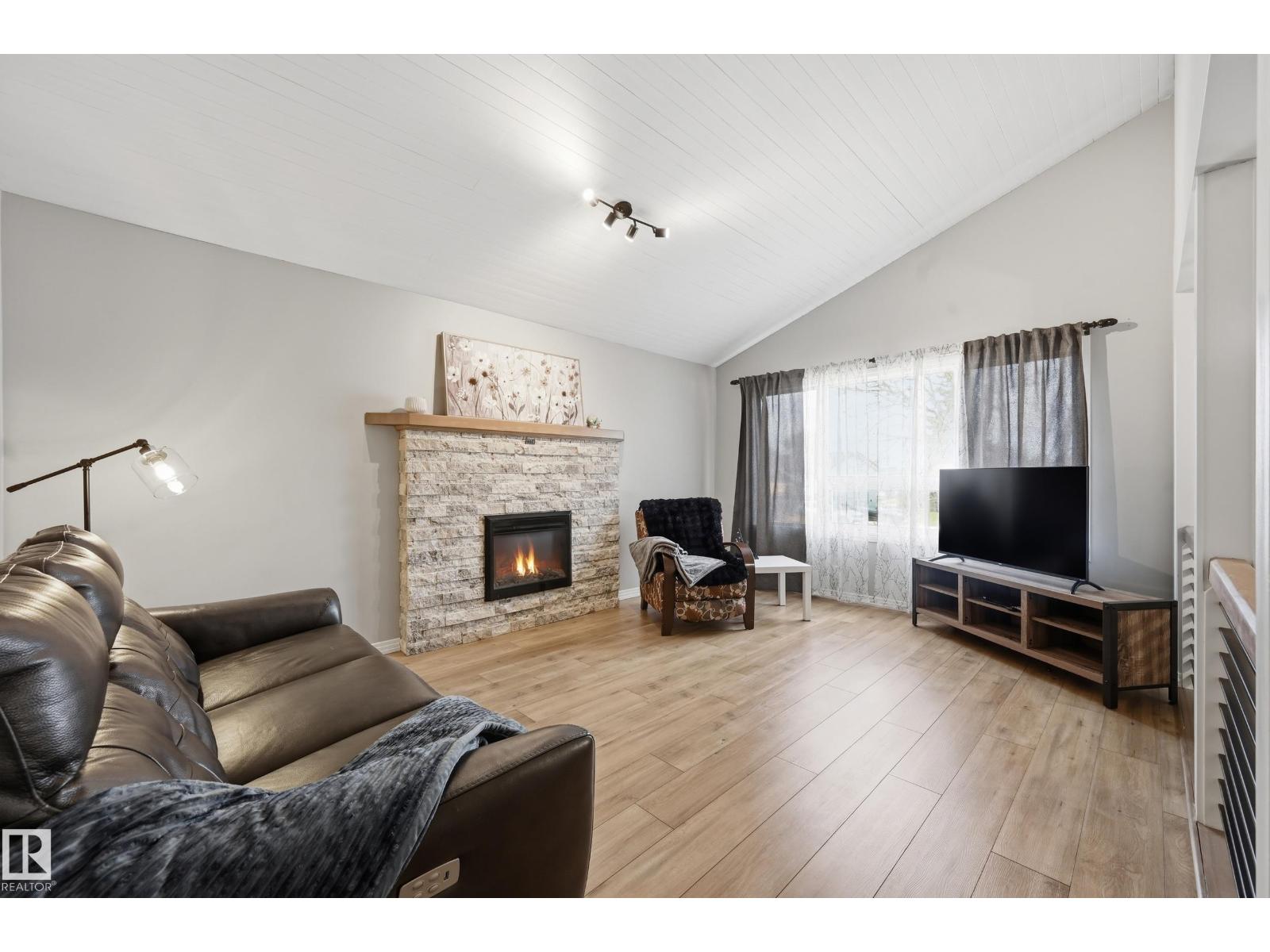 1729 65 St Nw, Edmonton, Alberta  T6L 1N1 - Photo 3 - E4485488