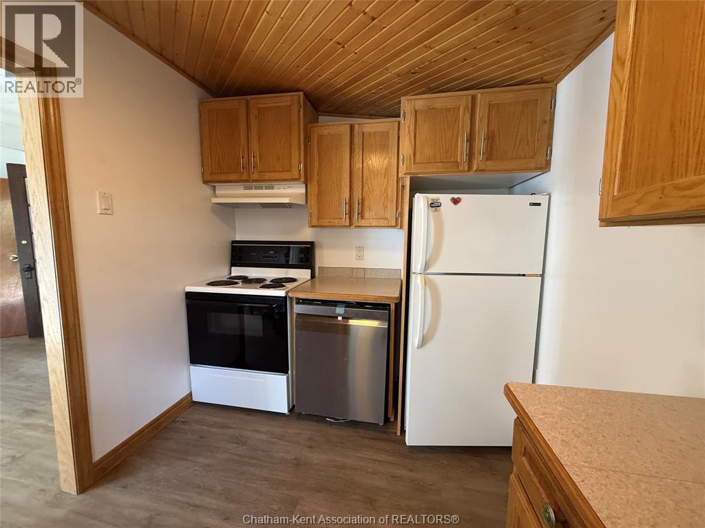29 Elmwood Avenue, Grand Bend, Ontario  N0M 1T0 - Photo 7 - 26008857