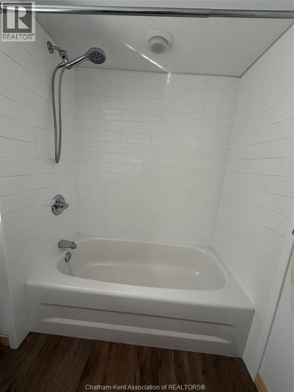 29 Elmwood Avenue, Grand Bend, Ontario  N0M 1T0 - Photo 15 - 26008857