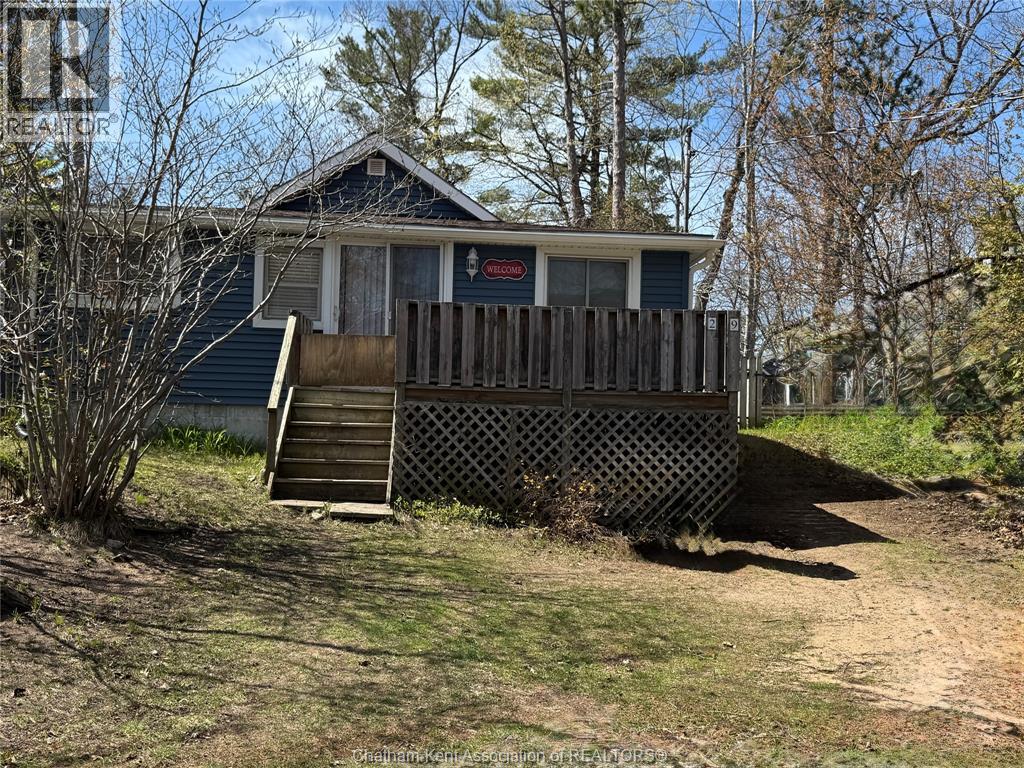 29 ELMWOOD AVENUE, Grand Bend, Ontario