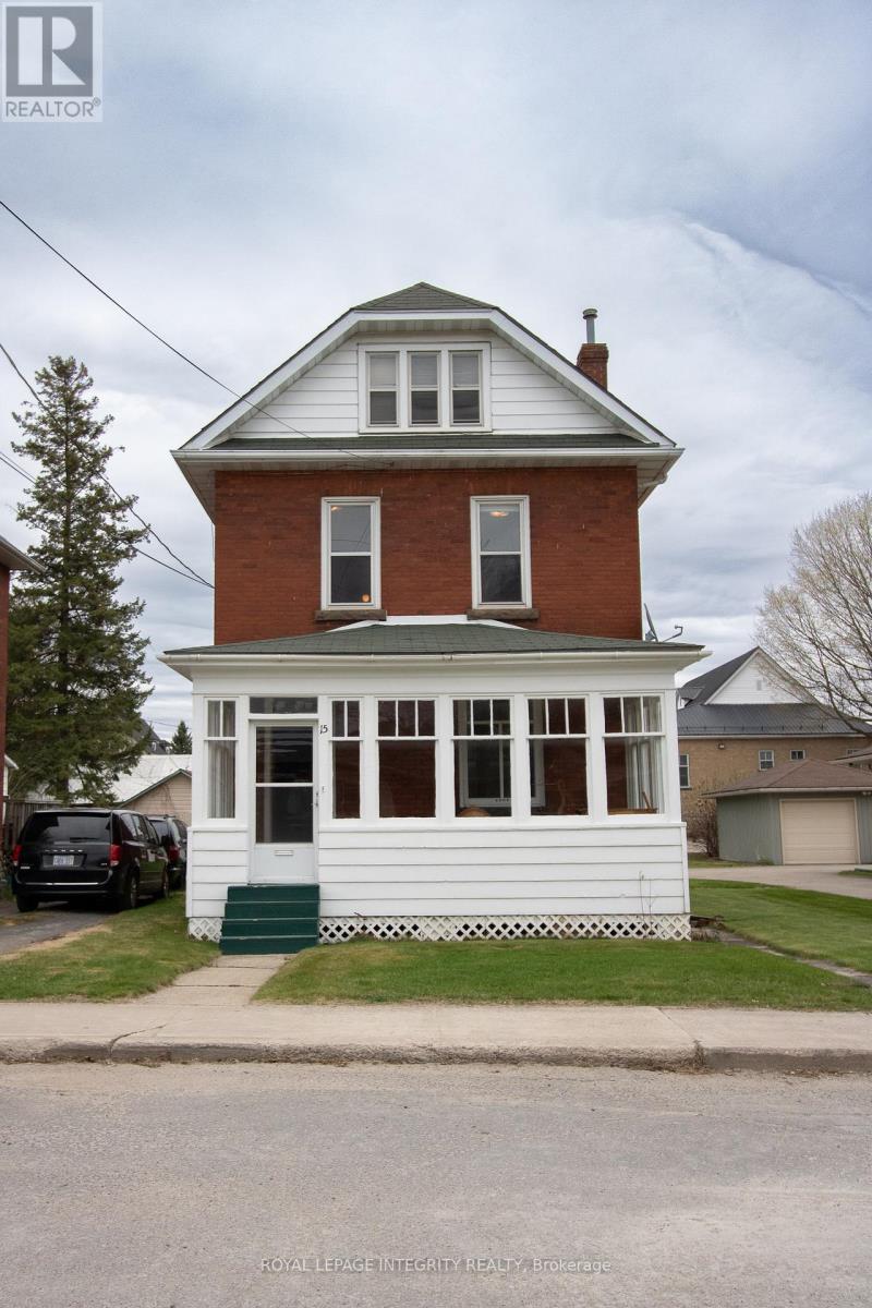 15 JAMES STREET, Smiths Falls, Ontario