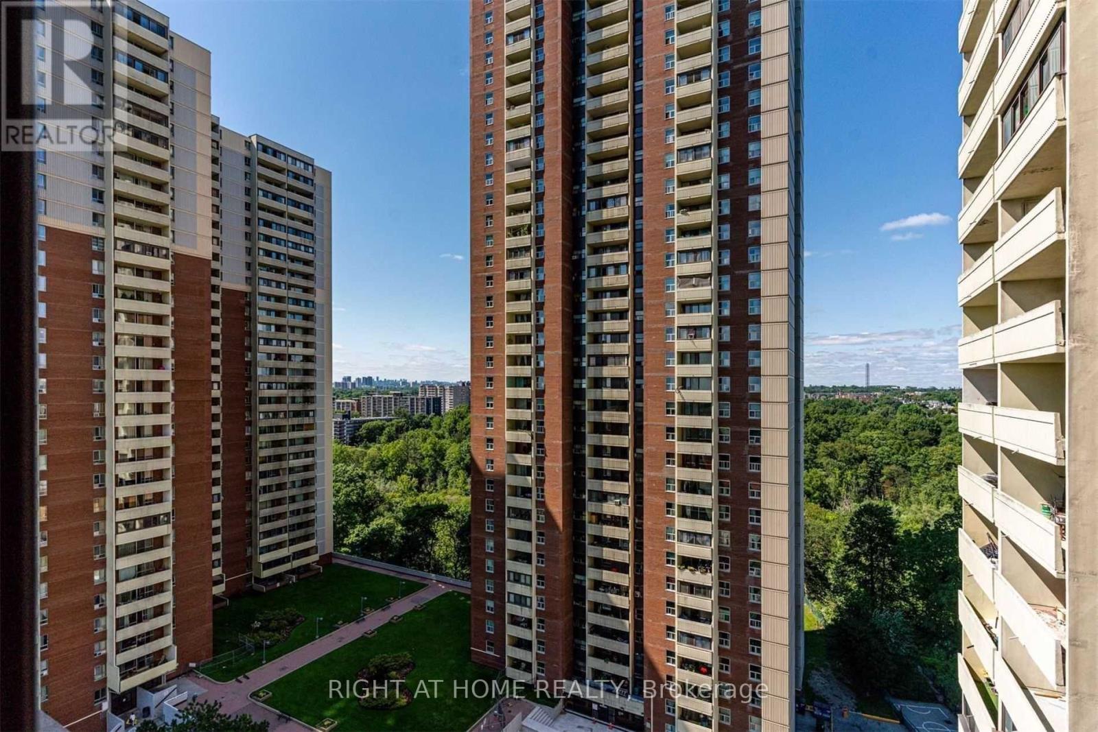 106 - 5 MASSEY SQUARE, Toronto, Ontario