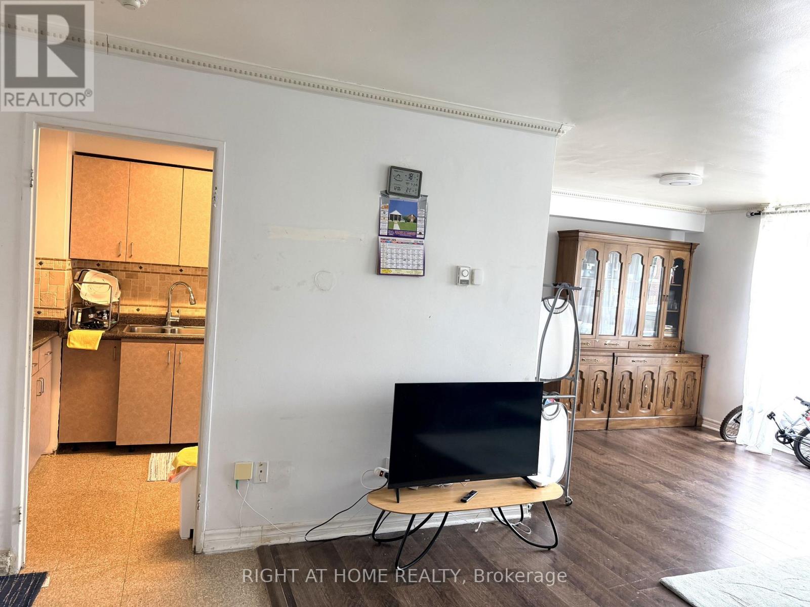 106 - 5 Massey Square, Toronto, Ontario  M4C 5L6 - Photo 22 - E13075264