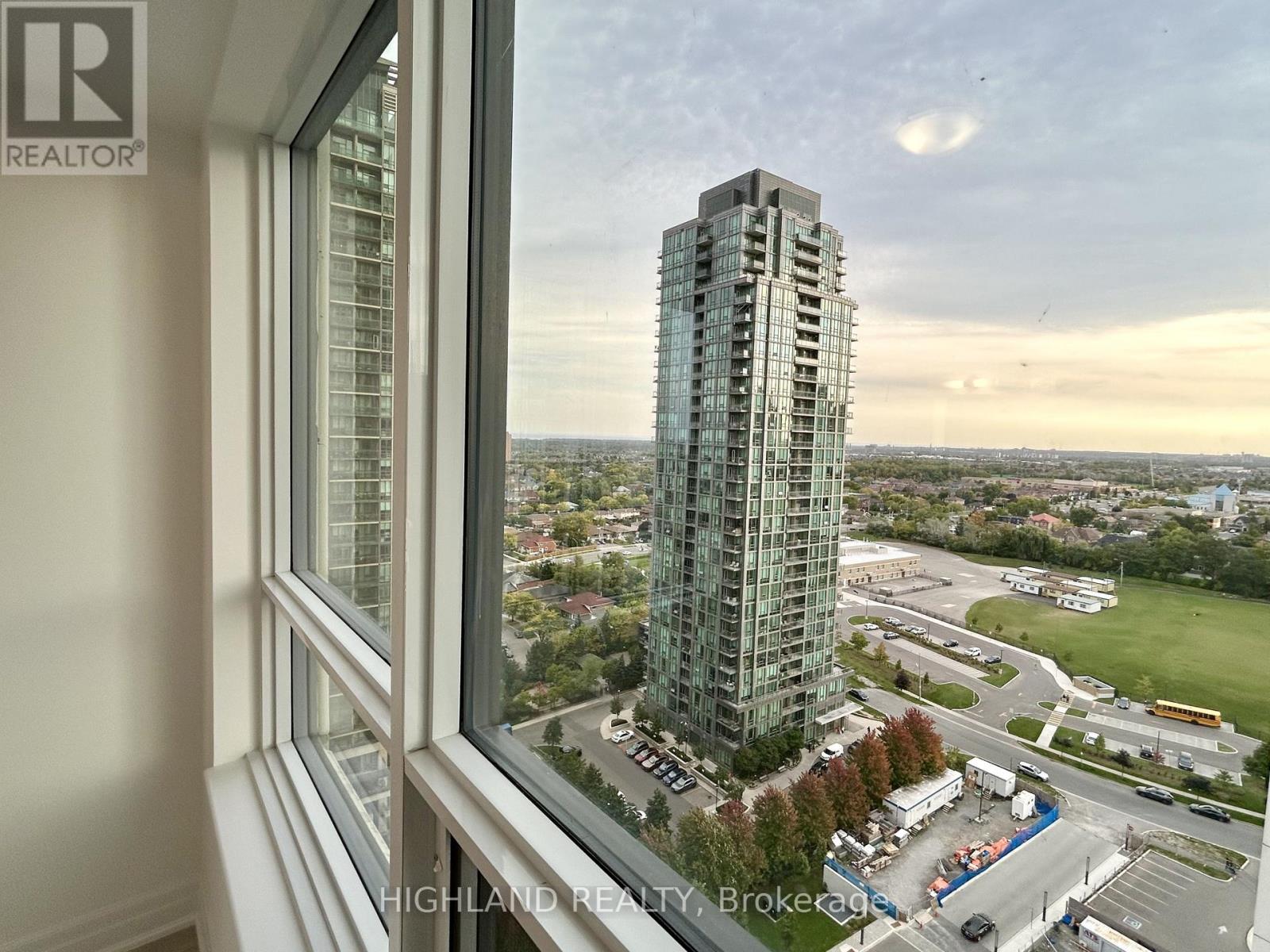 1808 - 30 Elm Drive W, Mississauga, Ontario  L5B 0N6 - Photo 14 - W13075246
