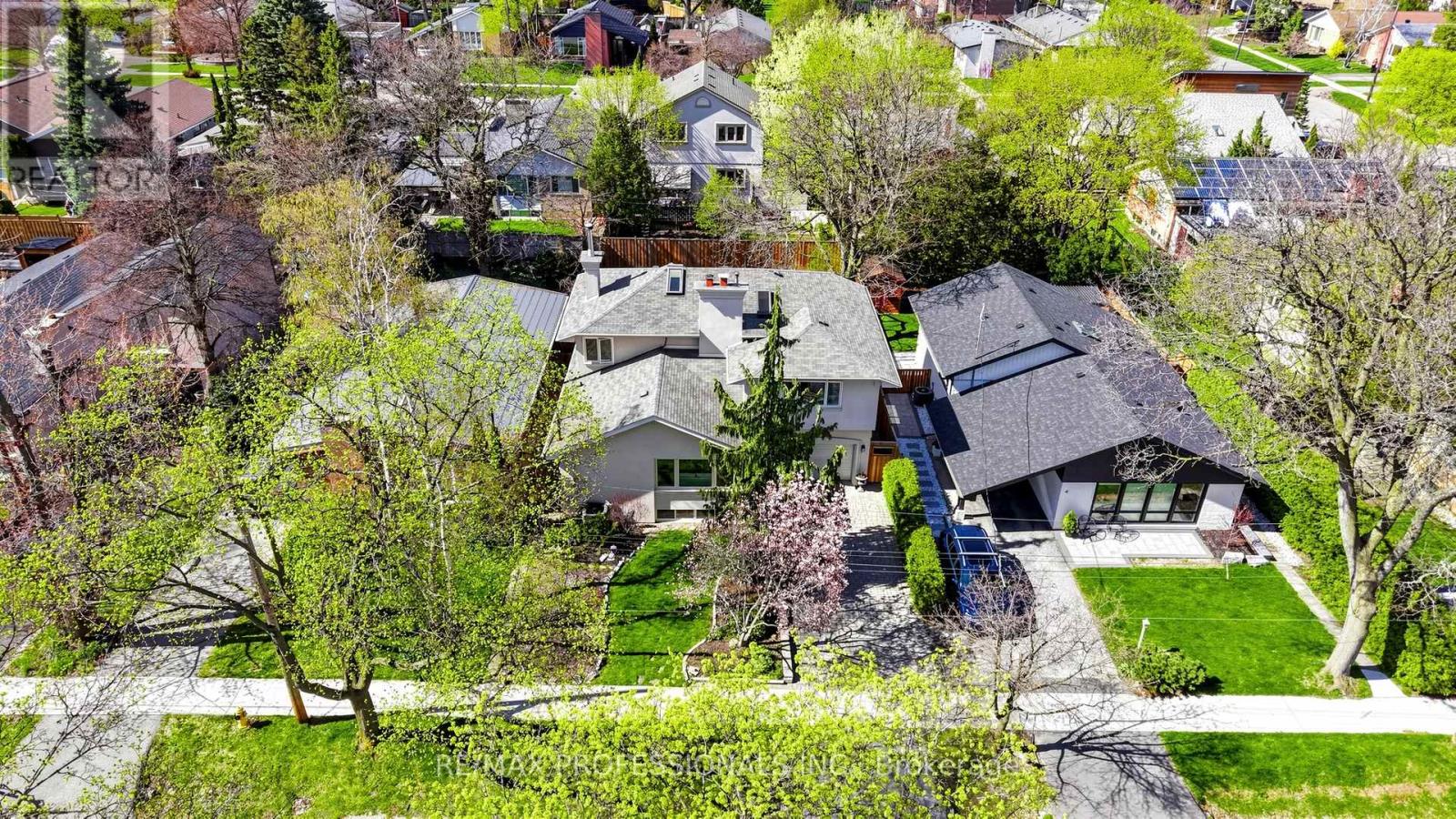 6 Hedges Boulevard, Toronto, Ontario  M9B 3C2 - Photo 32 - W13061666