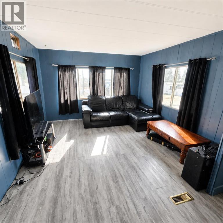 21, 6026 13 Avenue, Edson, Alberta  T7E 1N4 - Photo 2 - A2307287