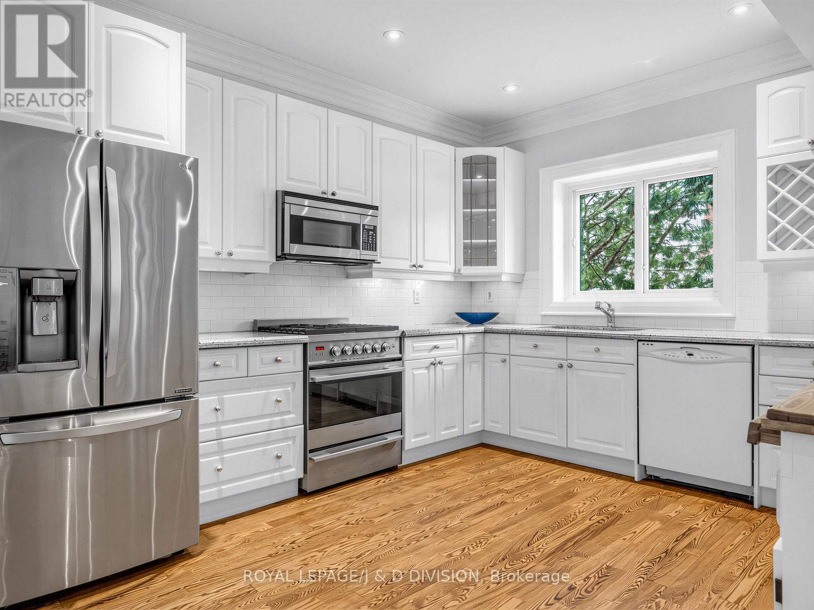 112 Rose Park Drive, Toronto, Ontario  M4T 1R5 - Photo 13 - C12910586