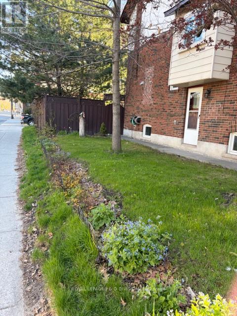 112 Rose Park Drive, Toronto, Ontario  M4T 1R5 - Photo 3 - C12910586