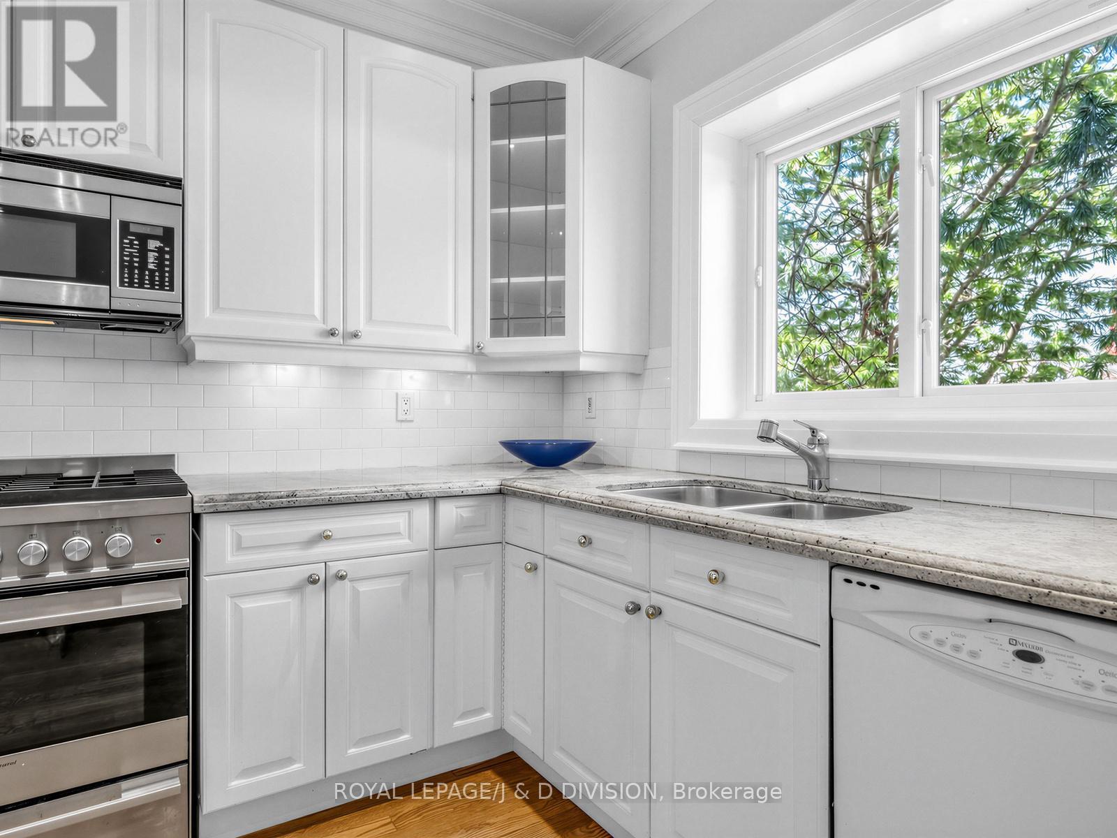 112 Rose Park Drive, Toronto, Ontario  M4T 1R5 - Photo 15 - C12910586