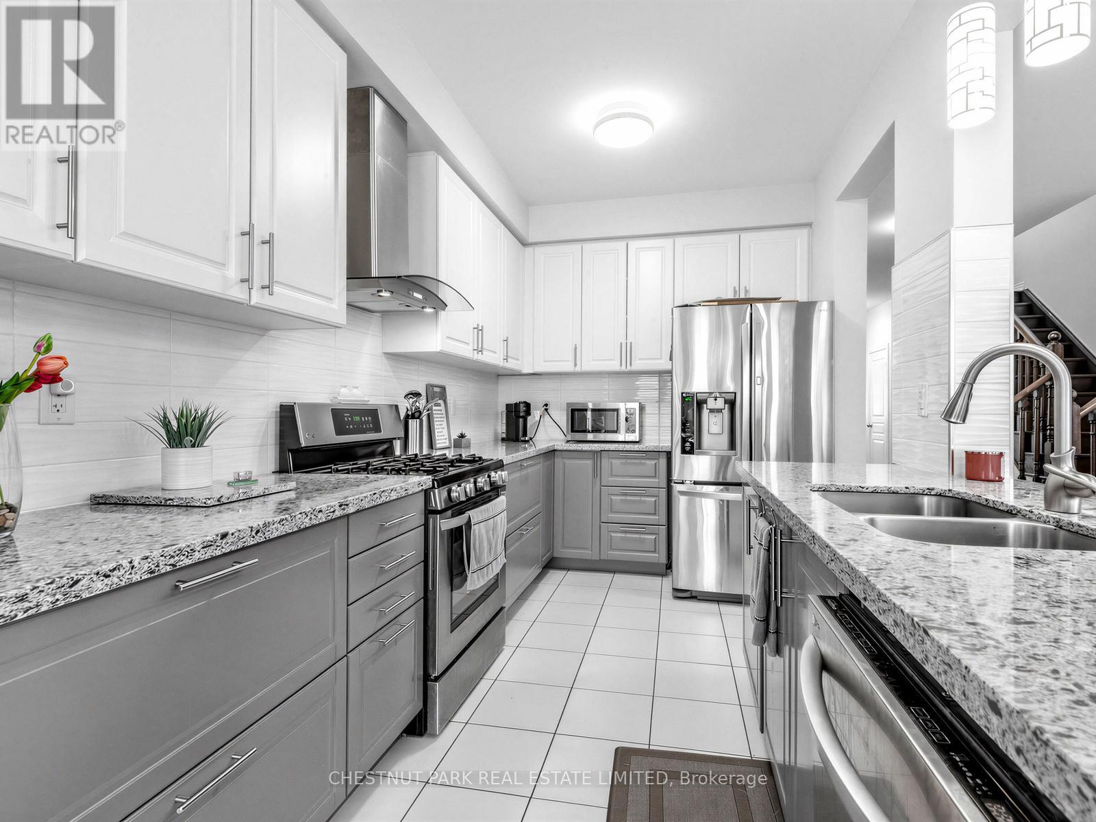 11 CONSTABLE STREET, Aurora, Ontario