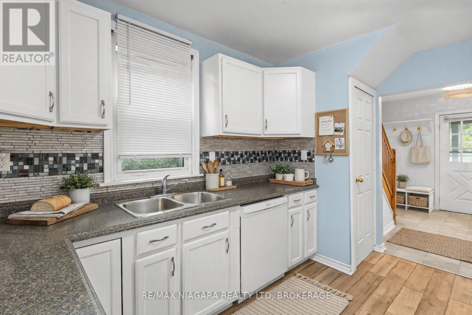32 Page Street, St. Catharines, Ontario  L2R 4A5 - Photo 18 - X13075328