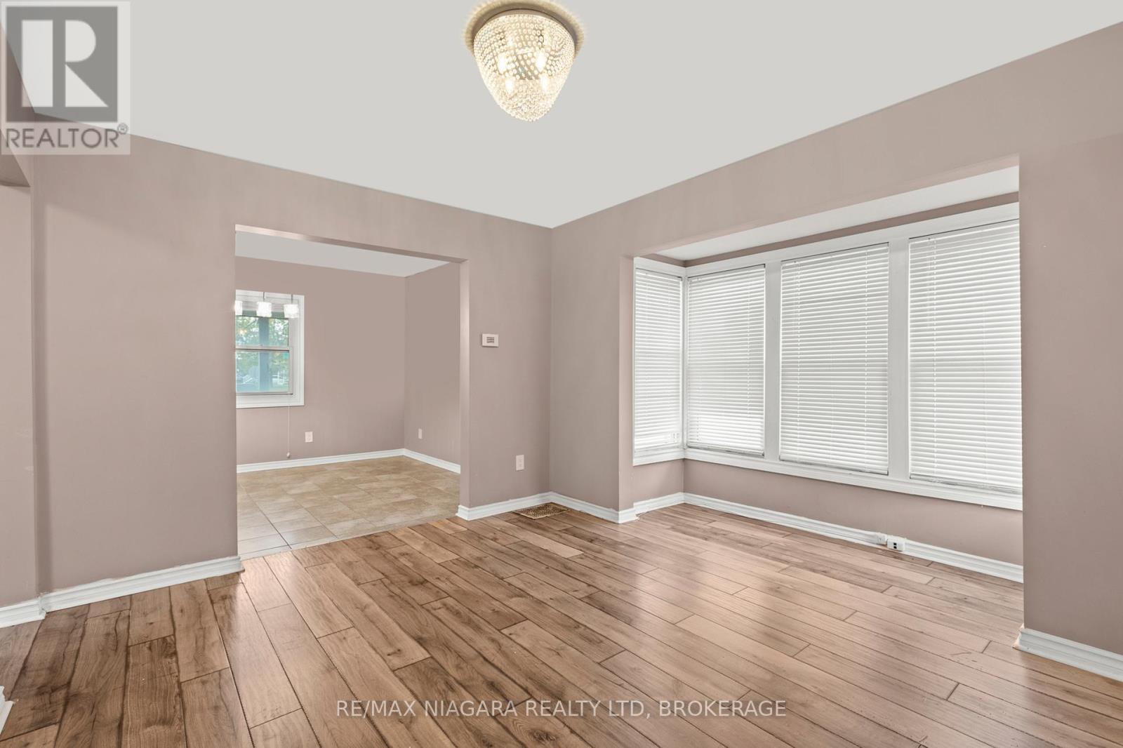 32 Page Street, St. Catharines, Ontario  L2R 4A5 - Photo 7 - X13075328