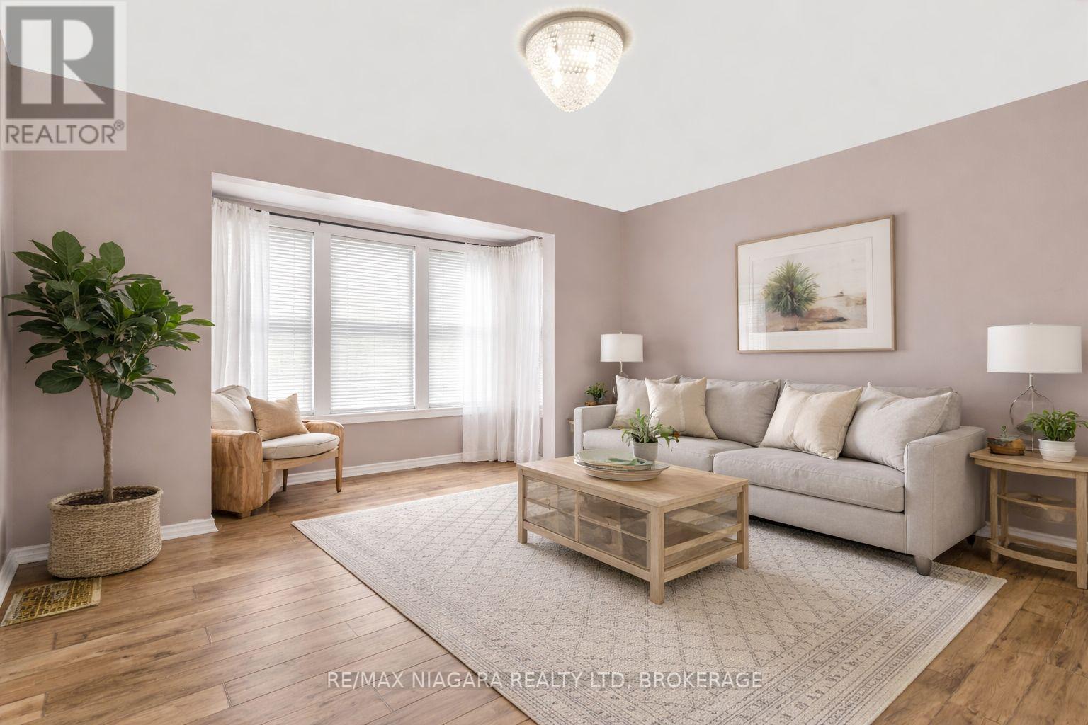 32 Page Street, St. Catharines, Ontario  L2R 4A5 - Photo 8 - X13075328