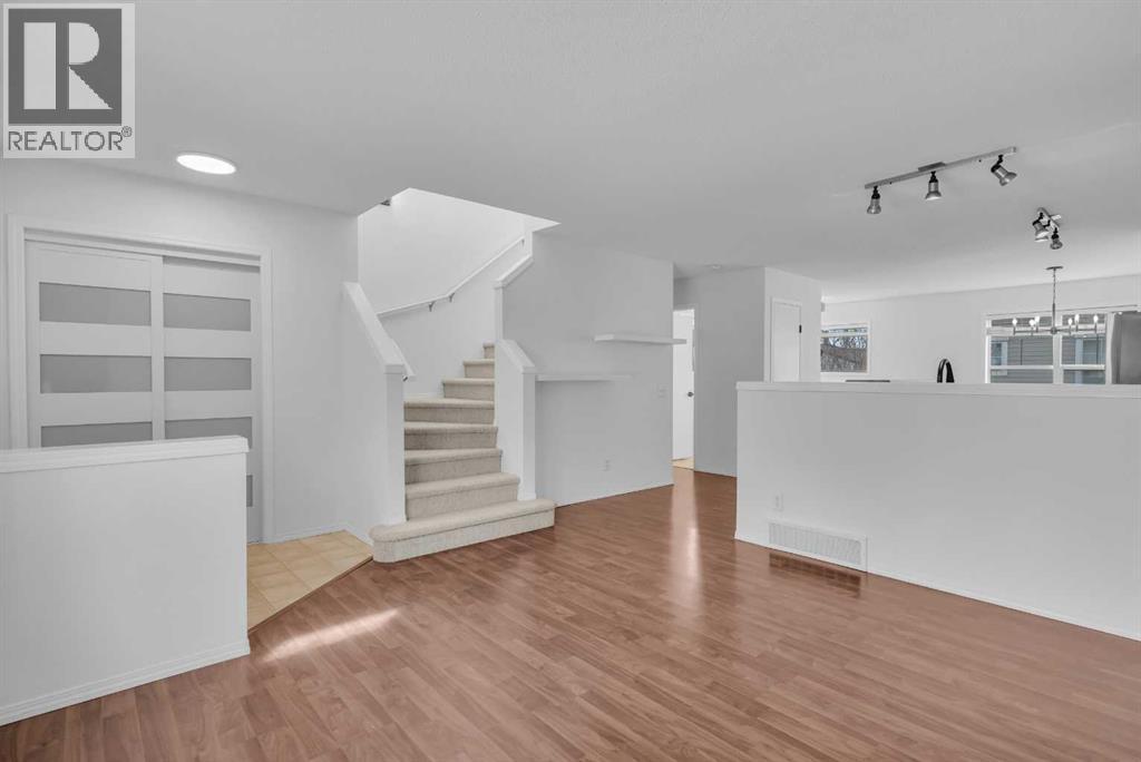 281 Elgin Gardens SE, Calgary, Alberta  T2Z 4T7 - Photo 9 - A2302034
