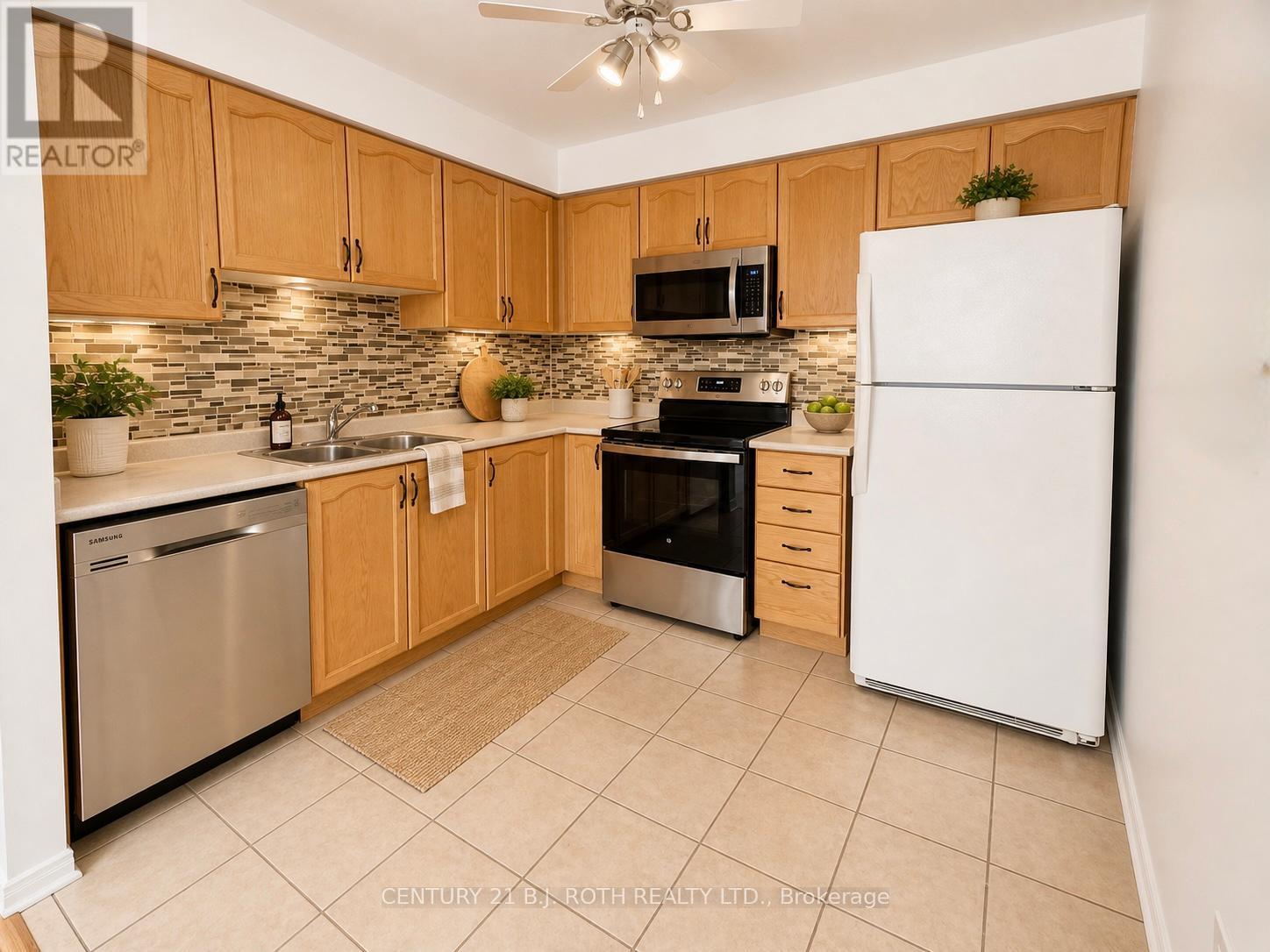 18 - 18 Sprucedale Way, Whitby, Ontario  L1N 9T8 - Photo 4 - E13075358