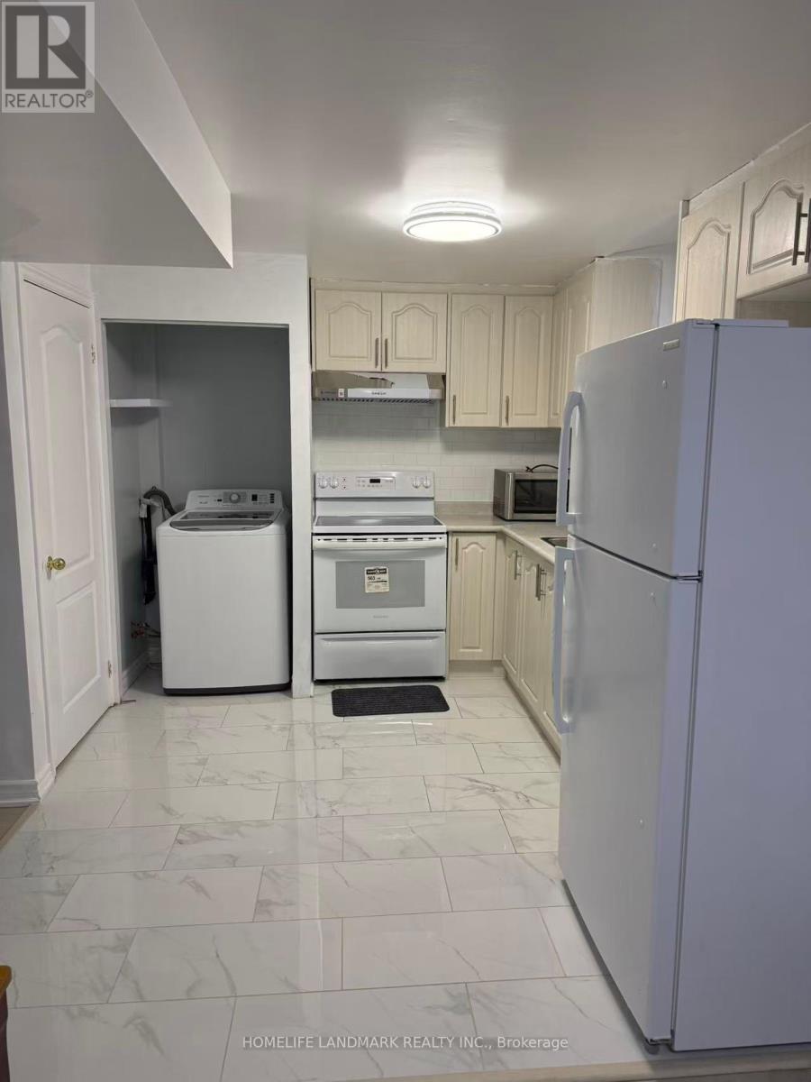 826 Winterton Way, Mississauga, Ontario  L5V 2A5 - Photo 6 - W13075348