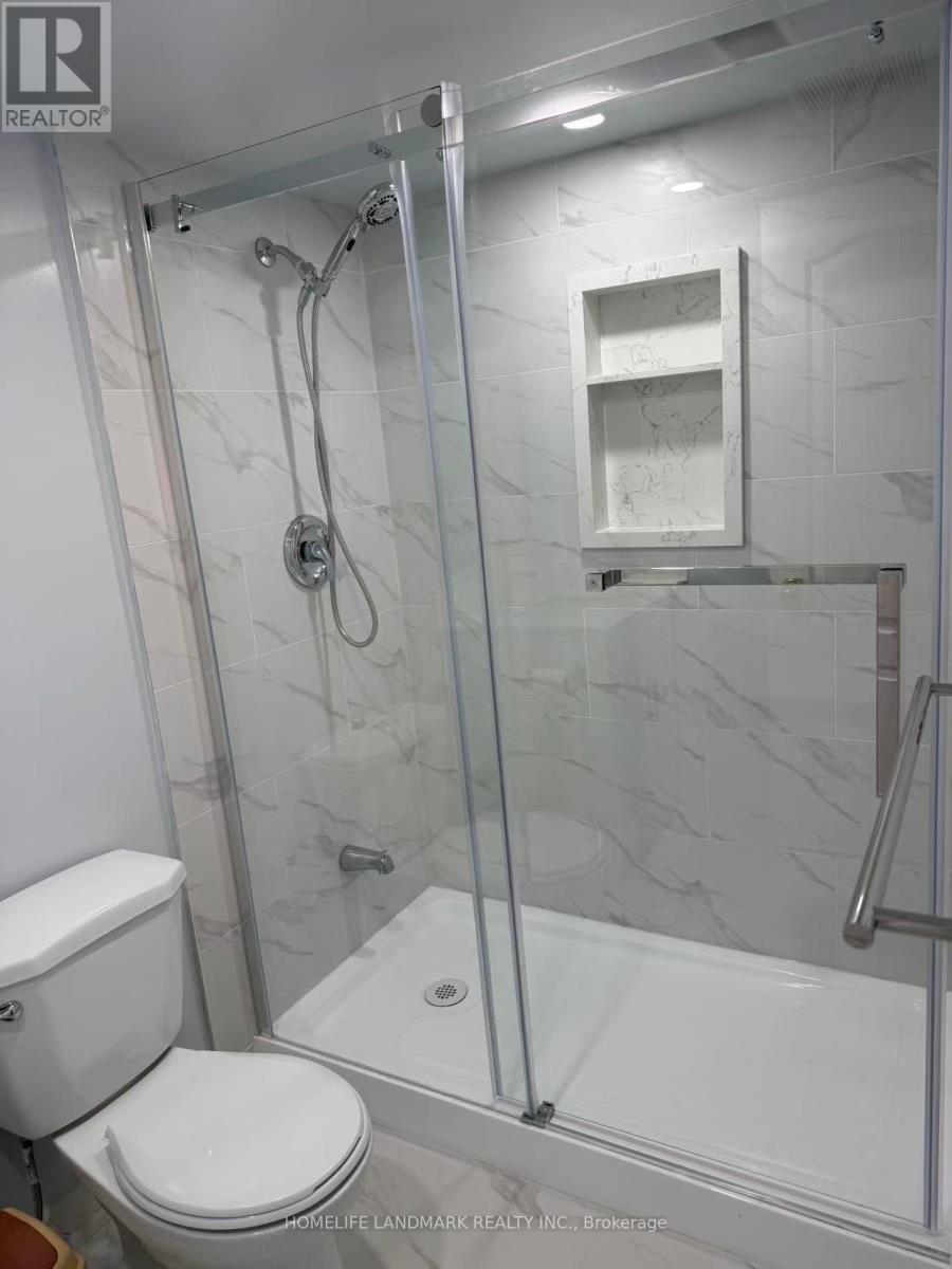 826 Winterton Way, Mississauga, Ontario  L5V 2A5 - Photo 9 - W13075348