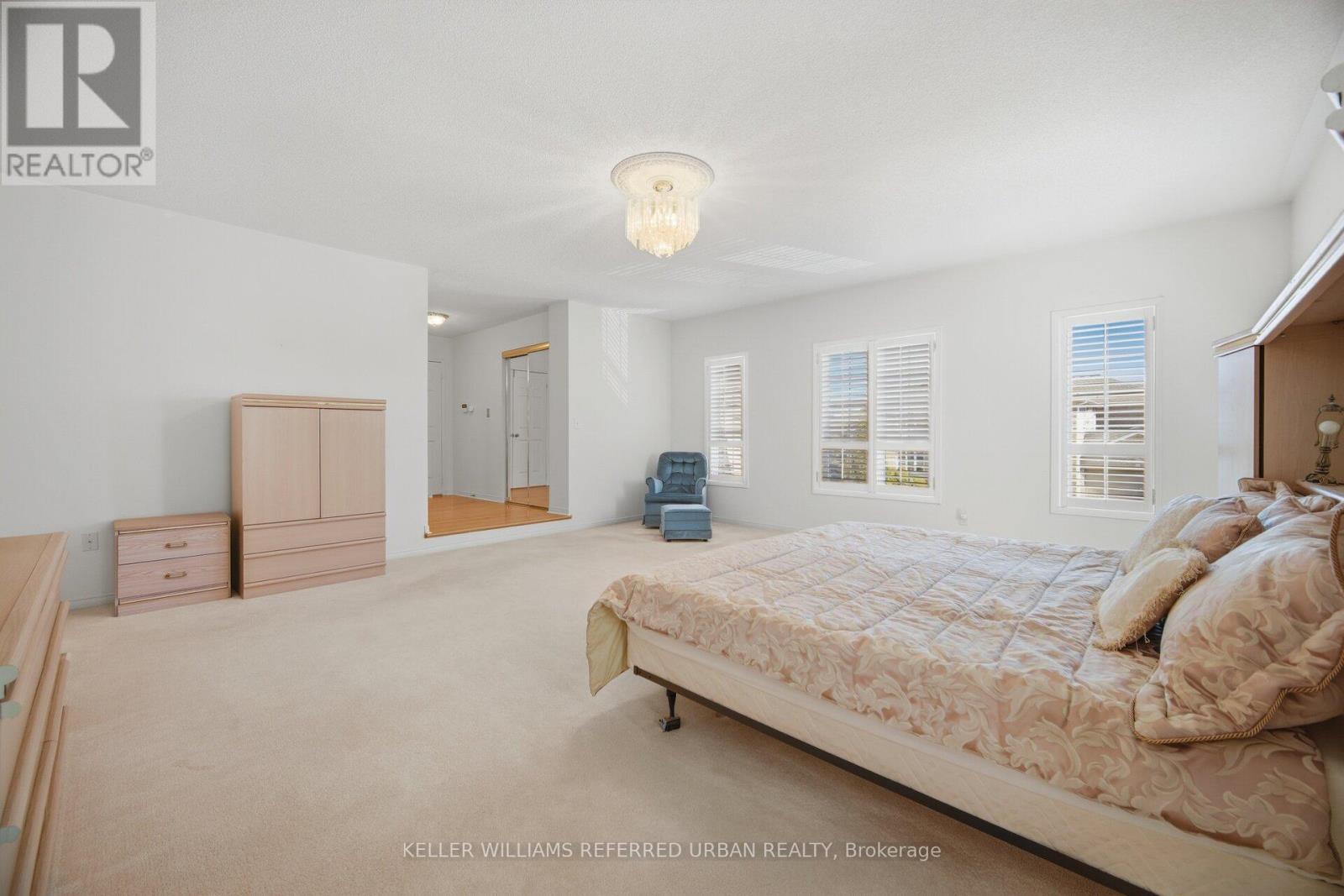 239 Drummond Drive, Vaughan, Ontario  L6A 3C1 - Photo 15 - N12981092