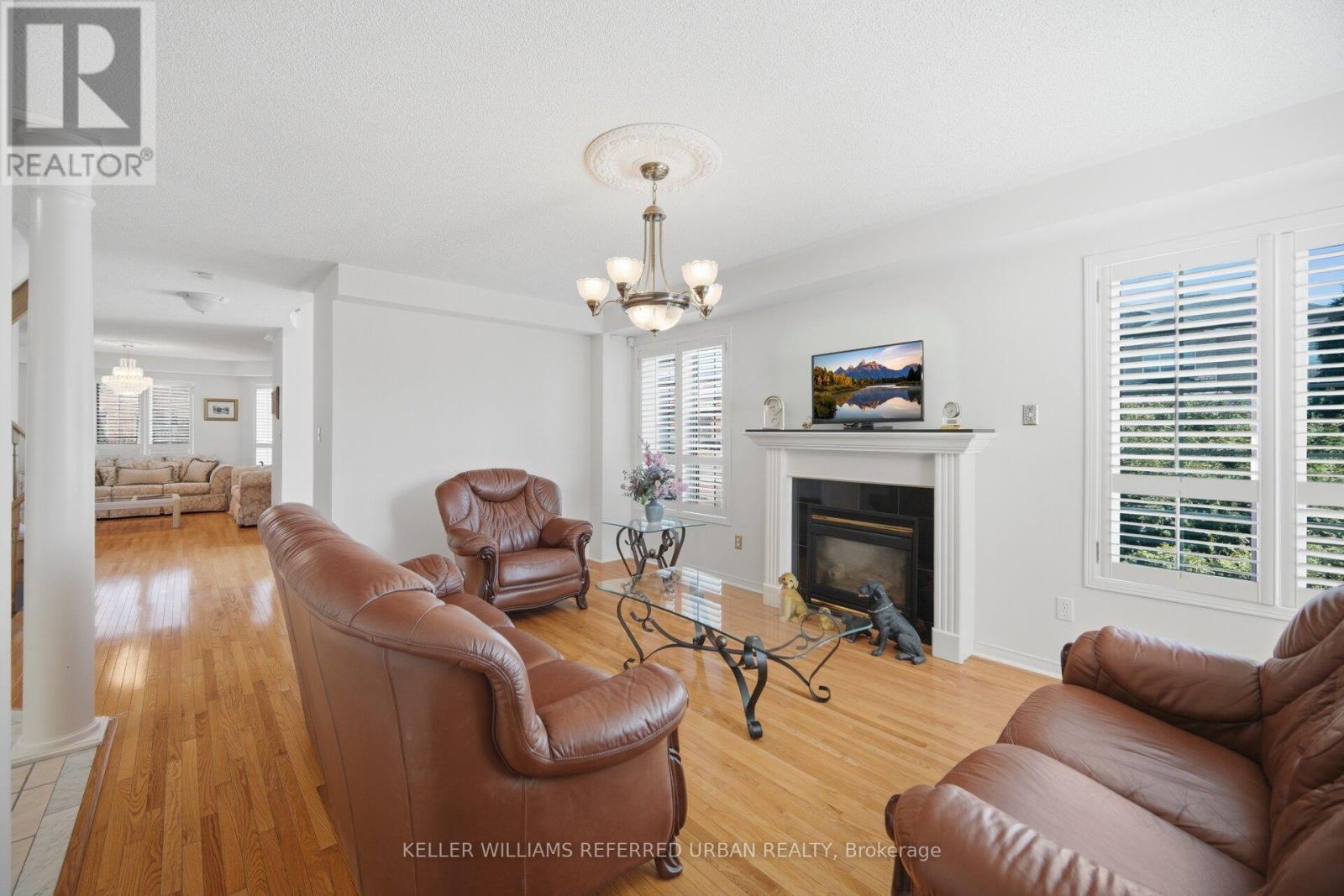 239 Drummond Drive, Vaughan, Ontario  L6A 3C1 - Photo 10 - N12981092