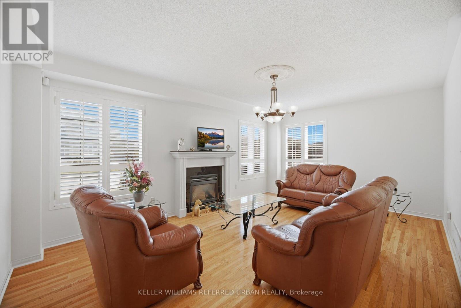 239 Drummond Drive, Vaughan, Ontario  L6A 3C1 - Photo 9 - N12981092