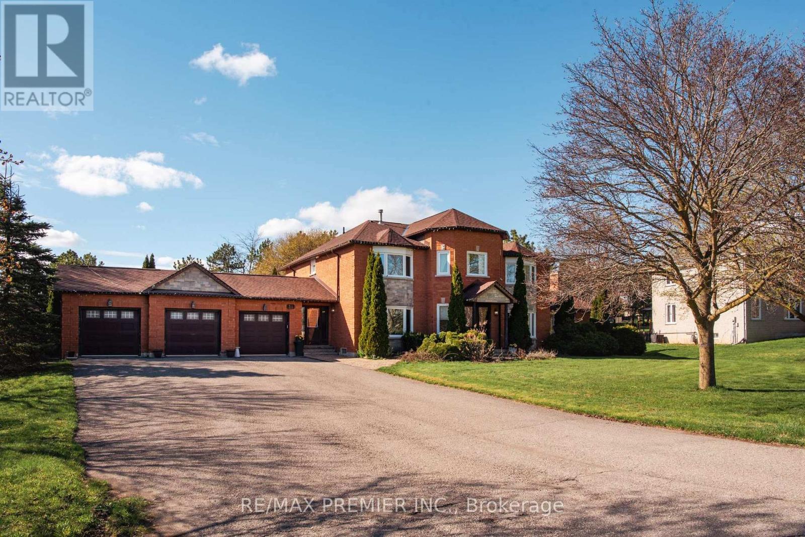 11 SLEEPY HOLLOW LANE, Whitchurch-Stouffville, Ontario