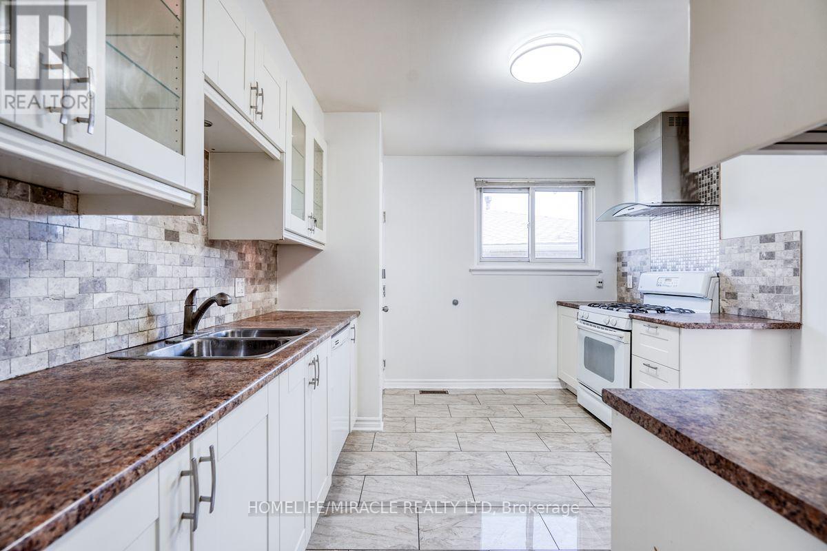 40 Reigate Avenue, Brampton, Ontario  L6V 2E3 - Photo 10 - W13075390